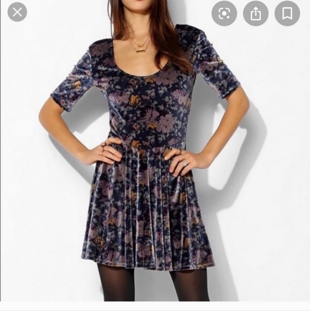 Kimchi Blue Velvet Floral Mini Dress in Navy and Mauve